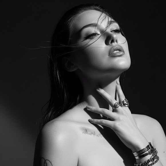 Meet your Posher, Bella - Picture 2 of 3